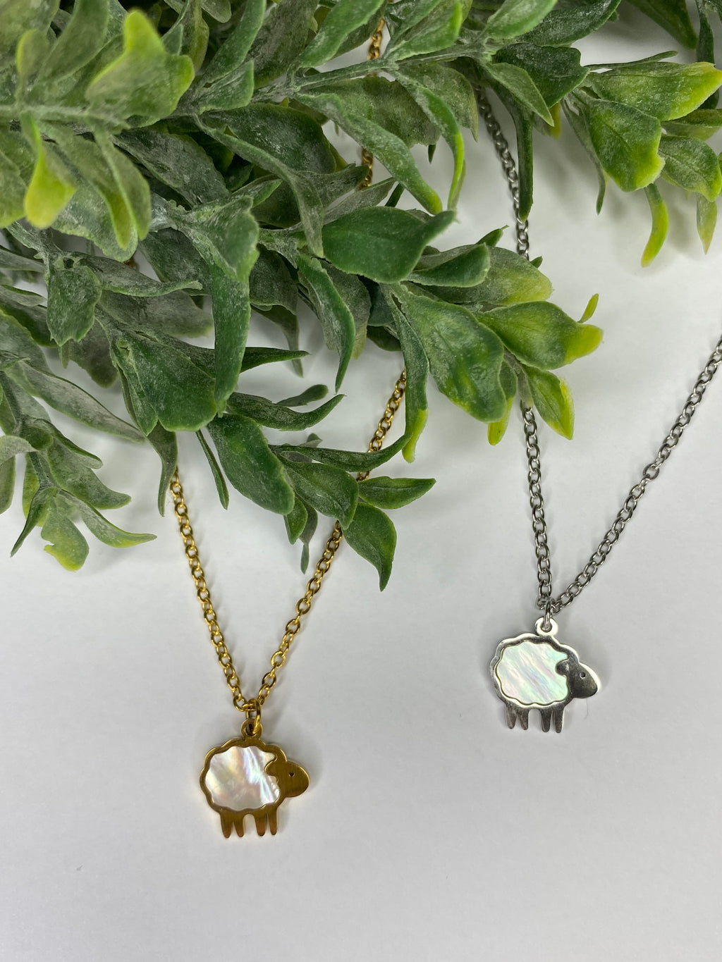 🌿Stainless steel sheep pendant necklace . Silver / Gold🌿