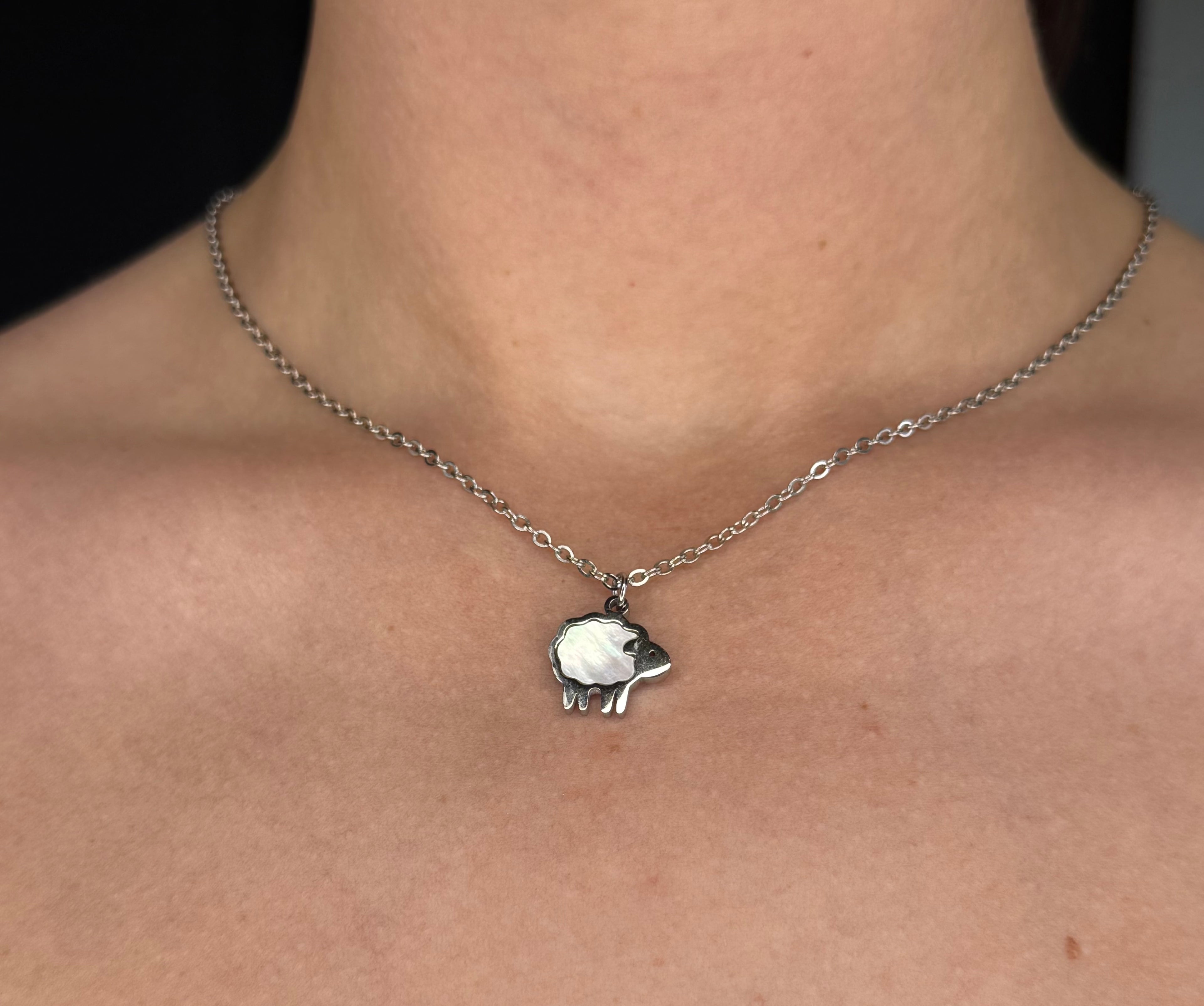 🌿Stainless steel sheep pendant necklace . Silver / Gold🌿